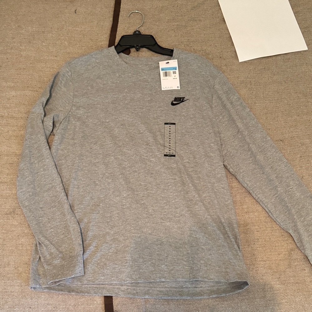 Nike Heather Gray Long Sleeve Tee